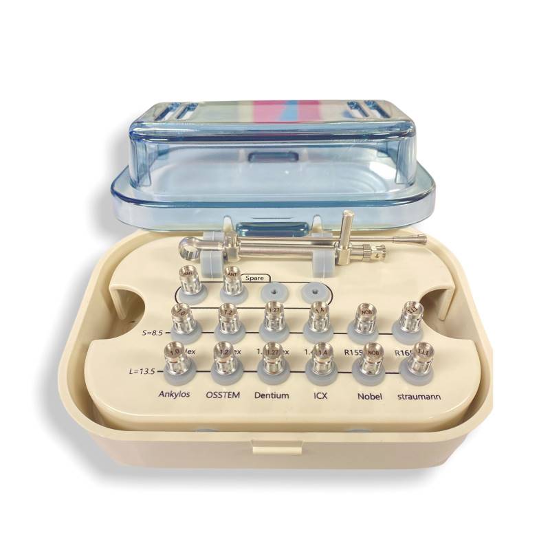 <li>Kit protésico de implantes con llave de torque  </li>