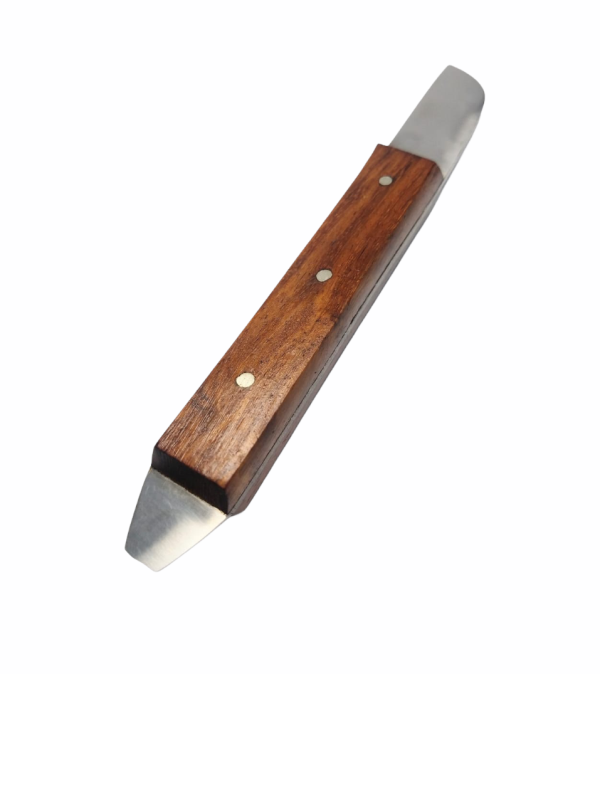 <li>Cuchillo para Yeso</li>